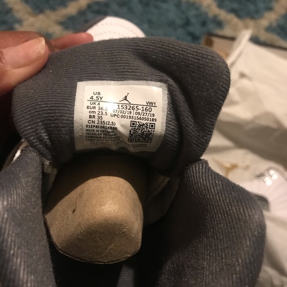 Jordan’s -Retro 12s - Picture 3 of 4